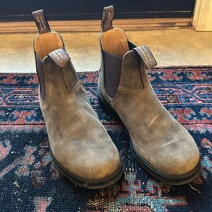 Blundstone Distressed Brown Ankle Booties